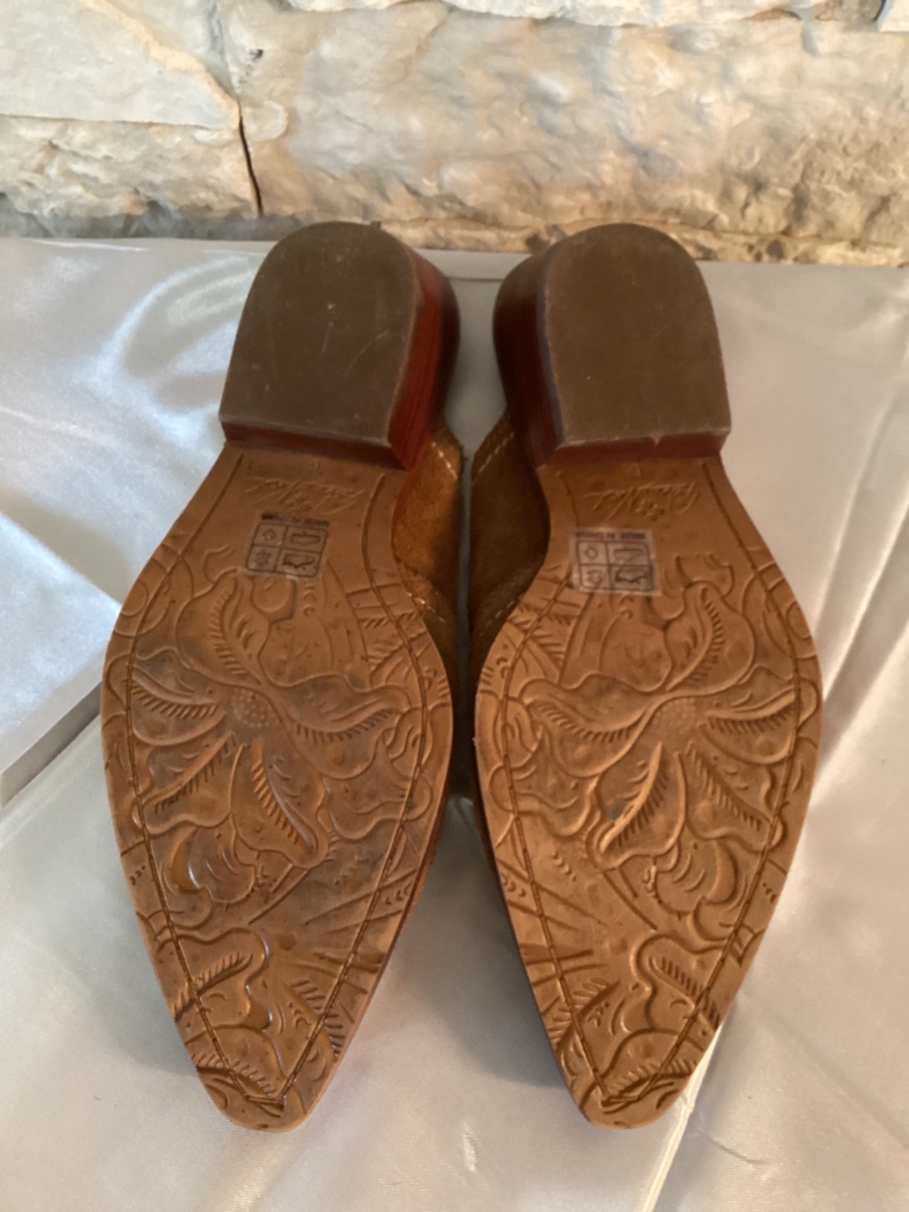 Patricia Nash Battista Suede Mules - Picture 12 of 13